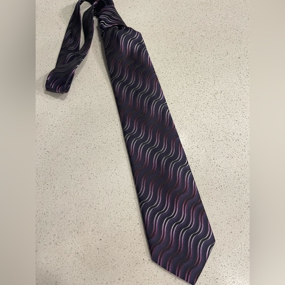 ⭐️3 for $10⭐️ George Purple Pink Pattern Tie - Picture 3 of 3